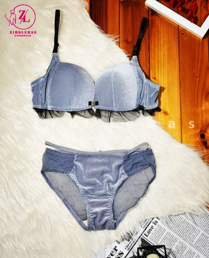 ست شورت و سوتین کبریتی جلو باز شو