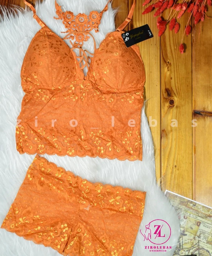 ست شورت و نیمتنه