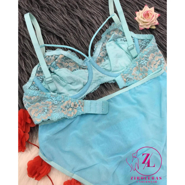 شورت و سوتین زنانه