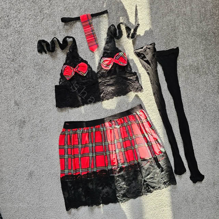 کاستوم دانش اموزی