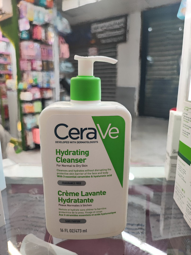 شوینده آبرسان سراوی مدل Hydrating مناسب پوست خشک