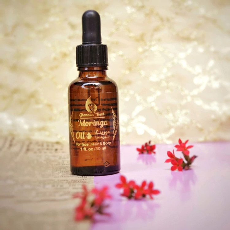 خواص روغن مورینگا برای تقویت ساقه مو و درخشش